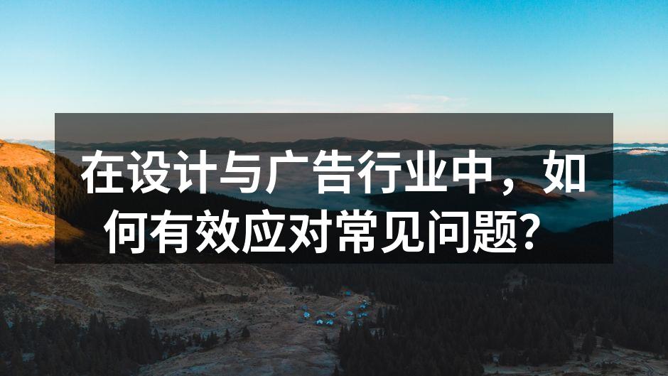设计团队在讨论创意方案